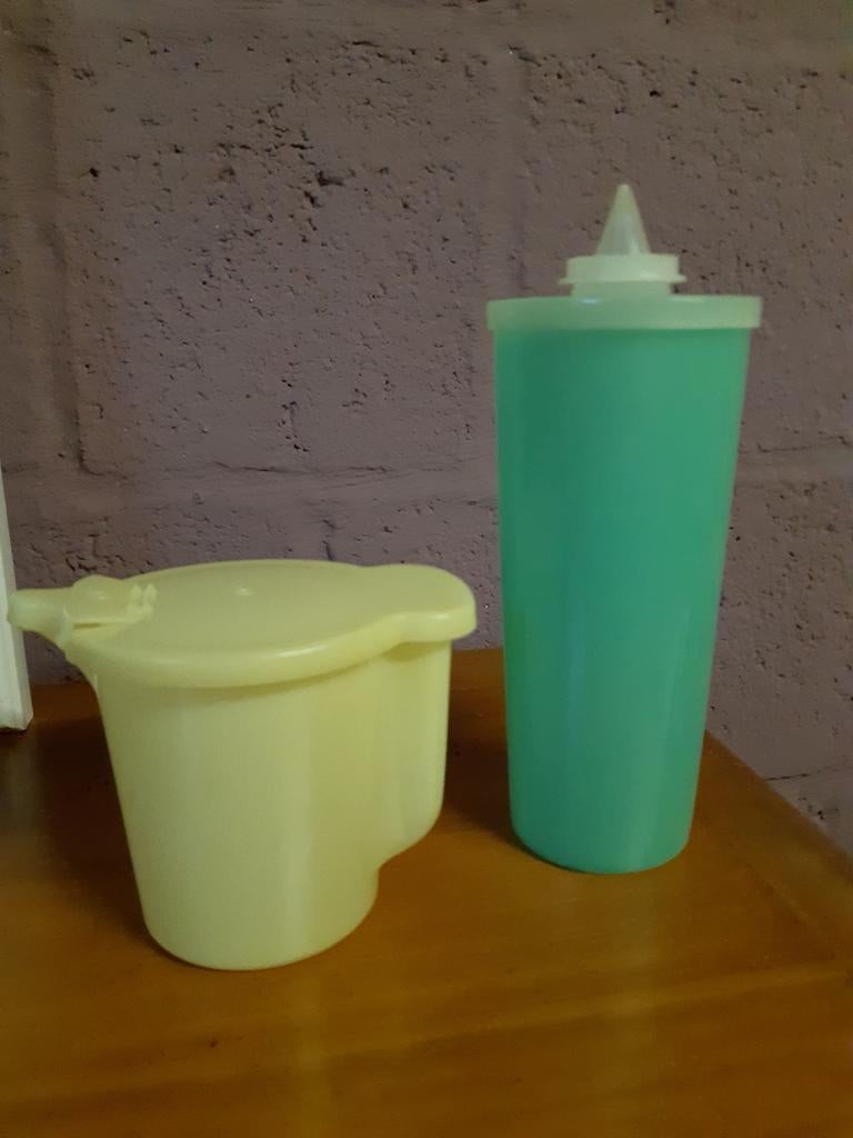 Tupperware pot à lait vintage rétro et shaker pour bouteille, Maison & Meubles, Cuisine| Tupperware, Enlèvement ou Envoi, Utilisé