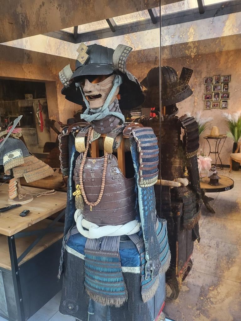 Authentique armure de Samourai yoroi +/- 425 ans, Collections, Enlèvement ou Envoi, Autres, Épée ou sabre