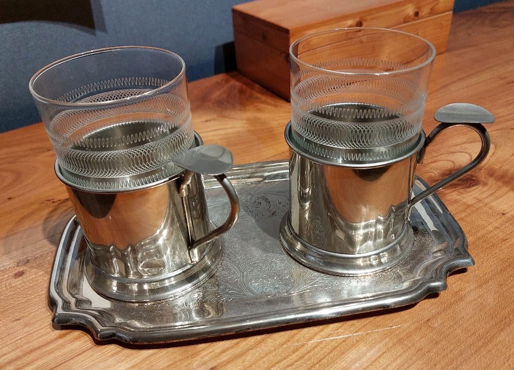 Paire de verres à thé avec support en métal argenté, Antiquités & Art, Enlèvement