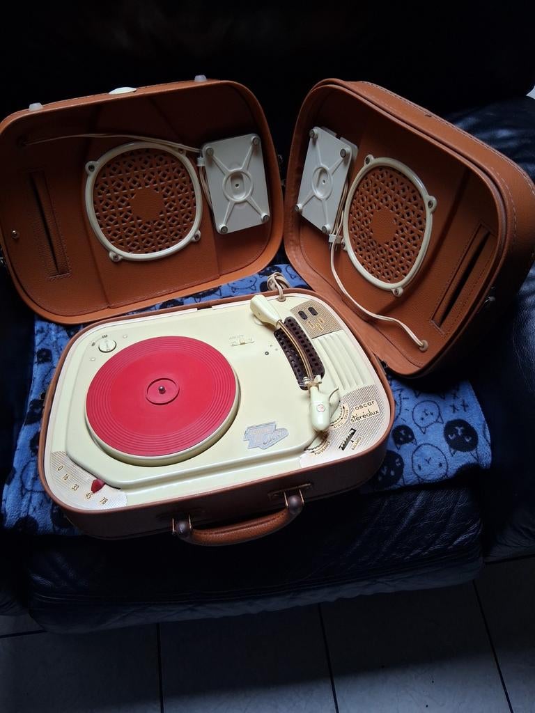 Stéréo Tepaz Oscar, Enlèvement