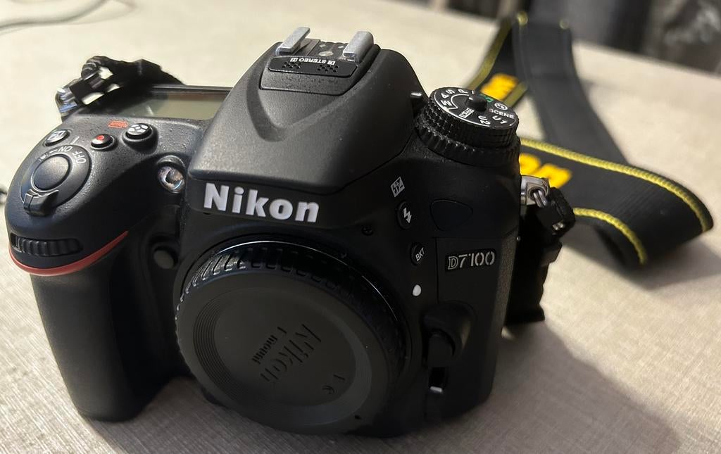 Nikon D7100 + Nikon Battery Charger MH-25, Ophalen, Gebruikt, Nikon