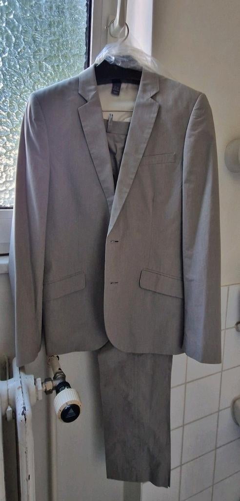H&M kostuum lichtgrijs maat 44, Ophalen of Verzenden, Zo goed als nieuw, Grijs