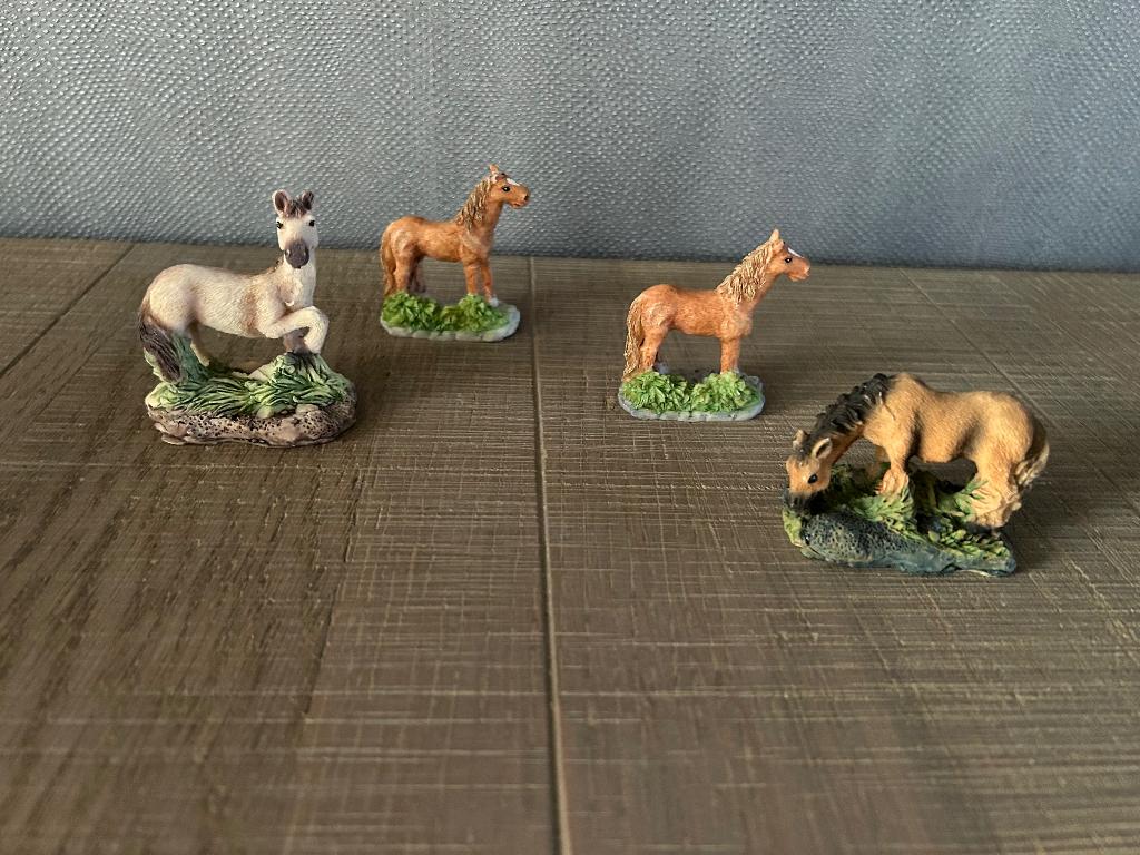 4 beeldjes van paarden, Verzamelen, Ophalen of Verzenden, Dier