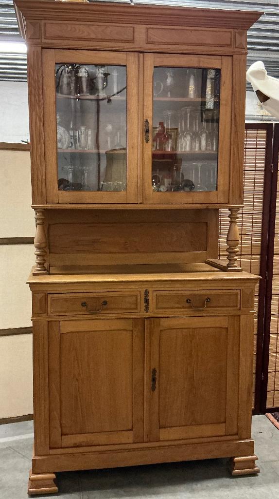 Antieke vitrinekast, Enlèvement