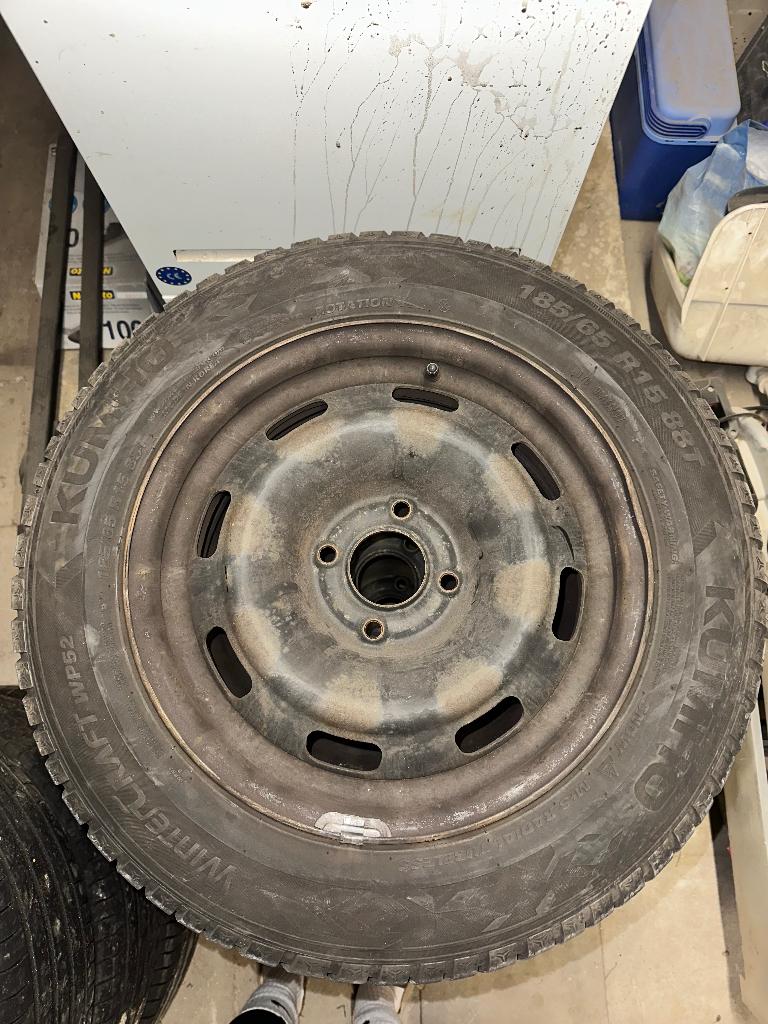 Pneus hiver avec jantes, Autos : Pièces & Accessoires, Pneus & Jantes, Pneu(s), Pneus hiver, 15 pouces, 185 mm, Autre, Utilisé