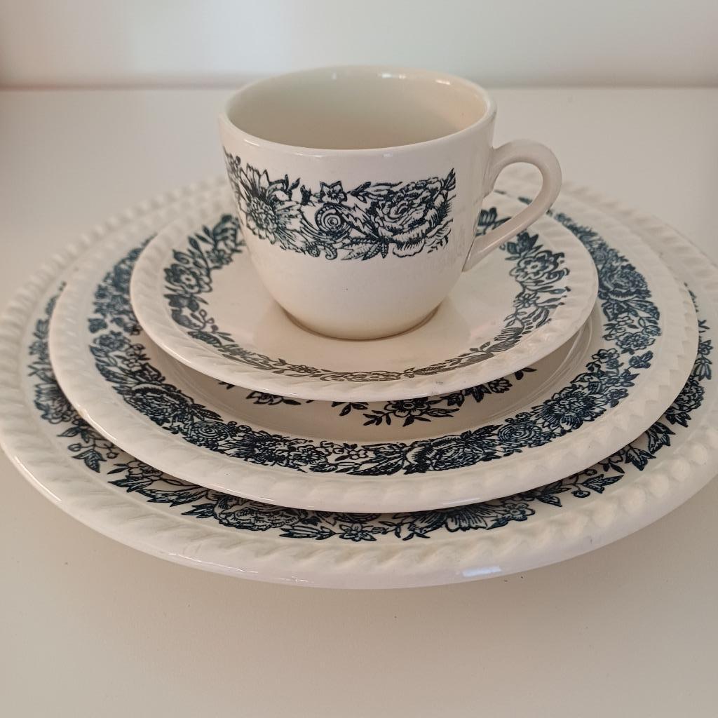 Vintage servies uit Frans aardewerk, Enlèvement, Neuf, Poterie, Service complet