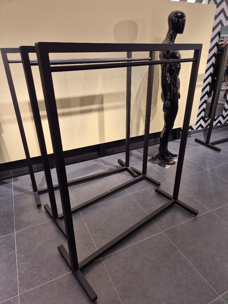 Portant vêtement droit coloris noir 125cm x 150cm, Enlèvement, Utilisé