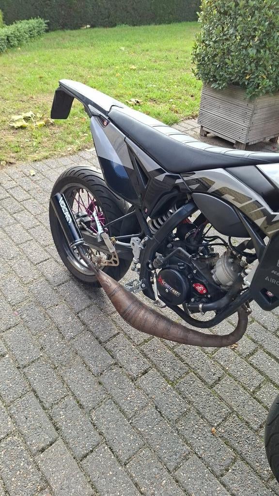 Voca onderlangse uitlaat met zwarte demper am6, Fietsen en Brommers, Brommeronderdelen | Algemeen, Ophalen, Zo goed als nieuw