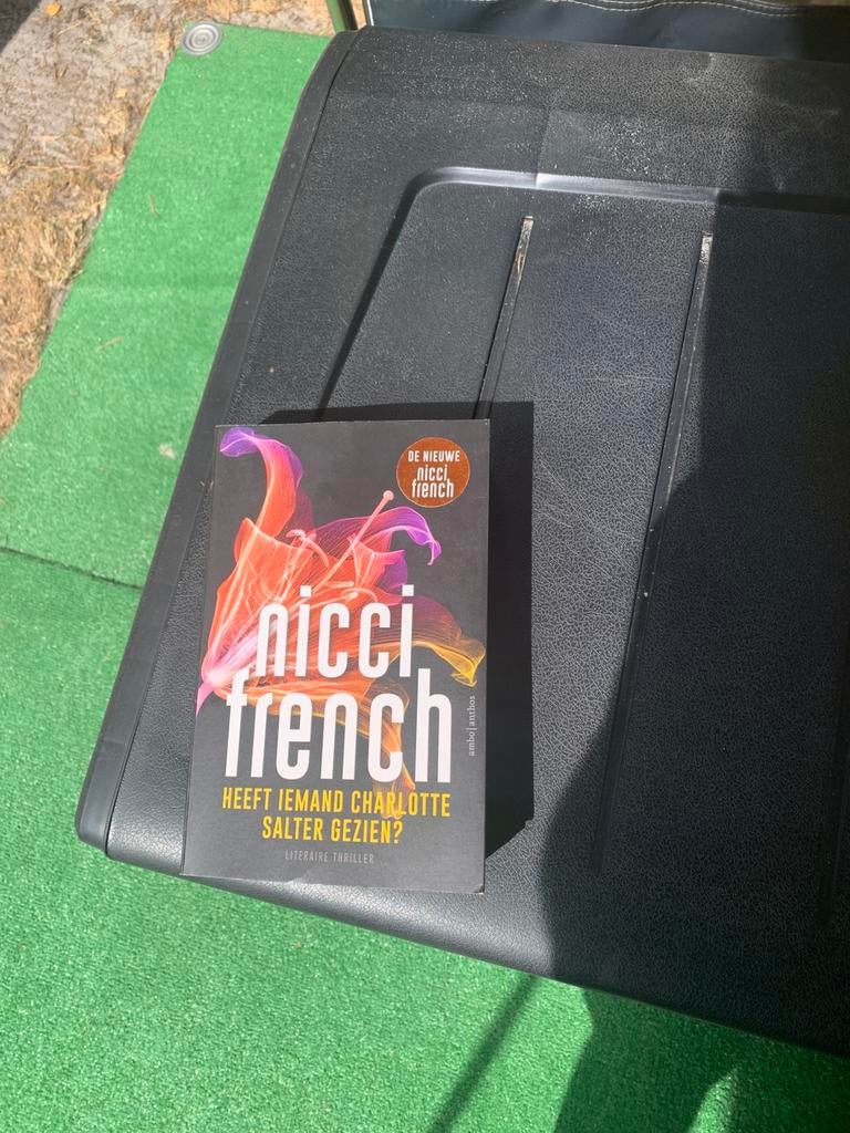 Nicci French “Heeft iemand Charlotte Salter gezien?”, Ophalen of Verzenden, Zo goed als nieuw