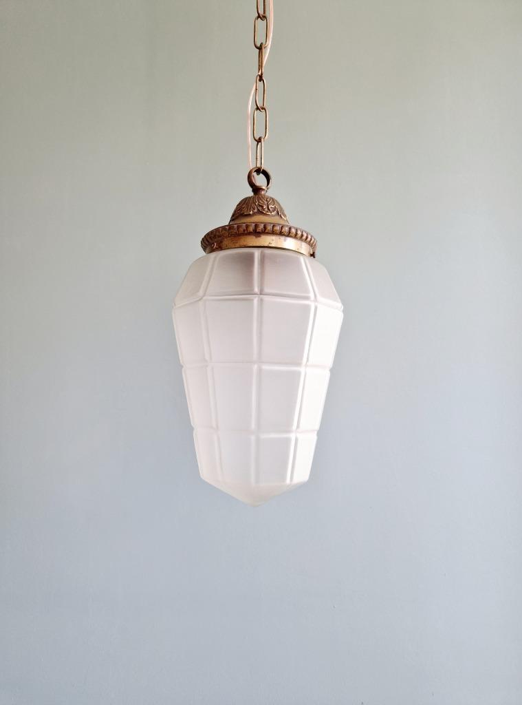 Suspension Art Déco en verre satiné à facettes, années 1920, Enlèvement ou Envoi