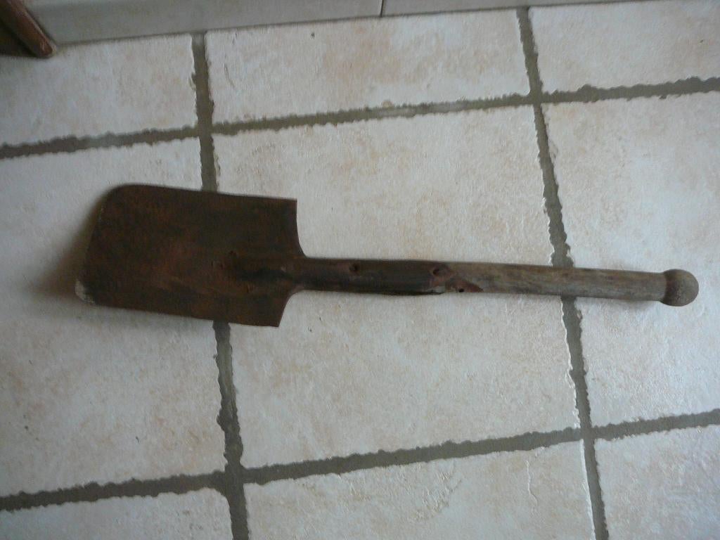 Ancienne pelle de l'armée, Ophalen of Verzenden