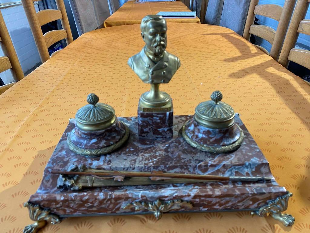 écritoire-repose-plume et double encrier Louis Pasteur, Ophalen, Brons