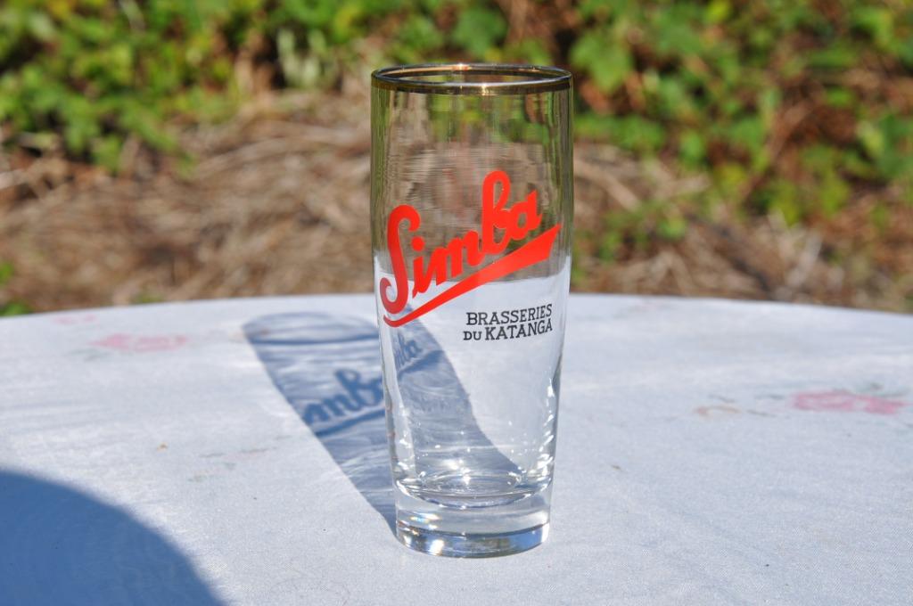 §  verre simba bord doré brasserie du katanga, Collections, Marques de bière, Enlèvement ou Envoi, Comme neuf, Verre ou Verres