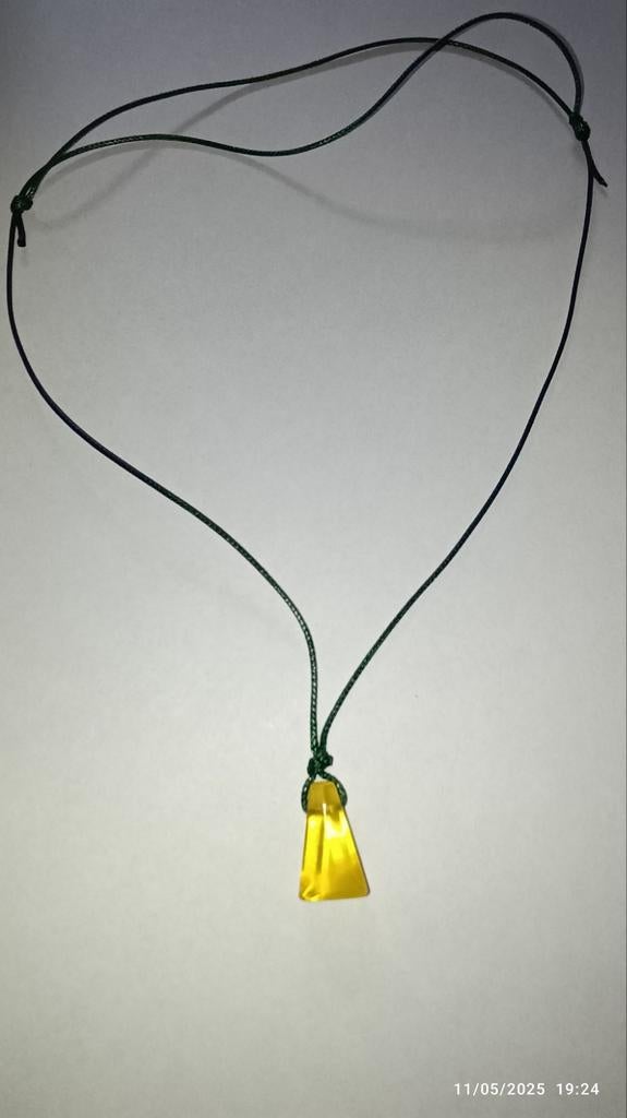 Pendentif en ambre naturelle de l'Ukraine, Neuf, Pierre ou Minéral, Jaune, Enlèvement