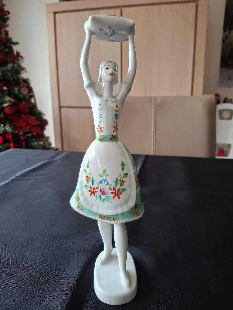 Figurine en porcelaine hongroise Hollohaza, Antiquités & Art, Antiquités | Porcelaine, Enlèvement