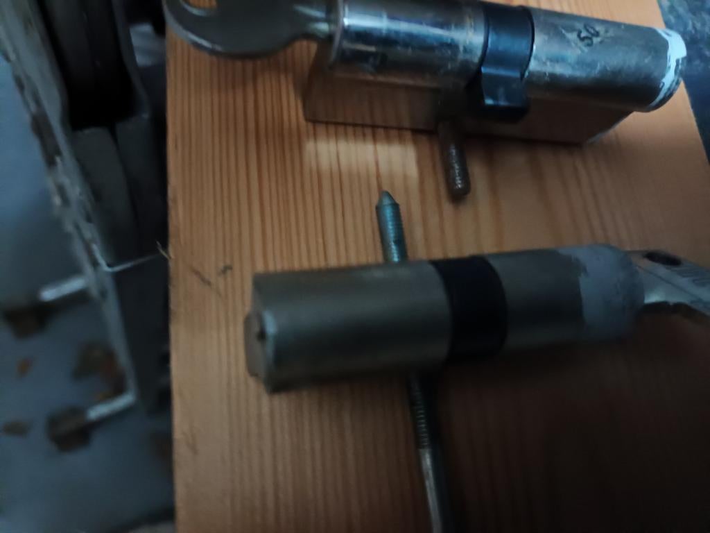 Différentes serrures à cylindre avec une ou plusieurs clés, Enlèvement ou Envoi, Utilisé, Chrome, Clé