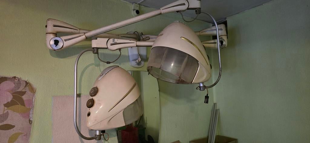 Casques de coiffure vintage, Enlèvement