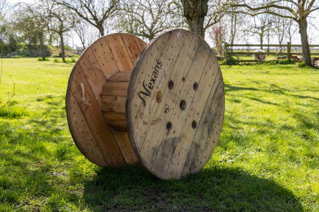 haspel te koop voor tuintafeltjes, Ophalen, Zo goed als nieuw, Rond, Hout