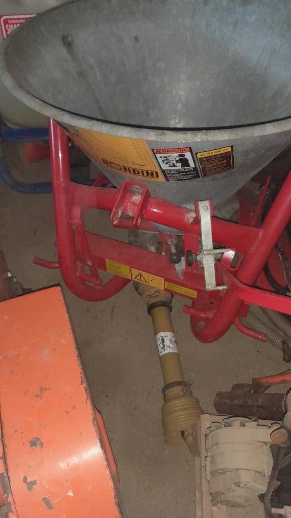 Epandeur d'engrais Rondini sp 150, Articles professionnels, Enlèvement, Cultures, Protection des cultures et Fertilisation