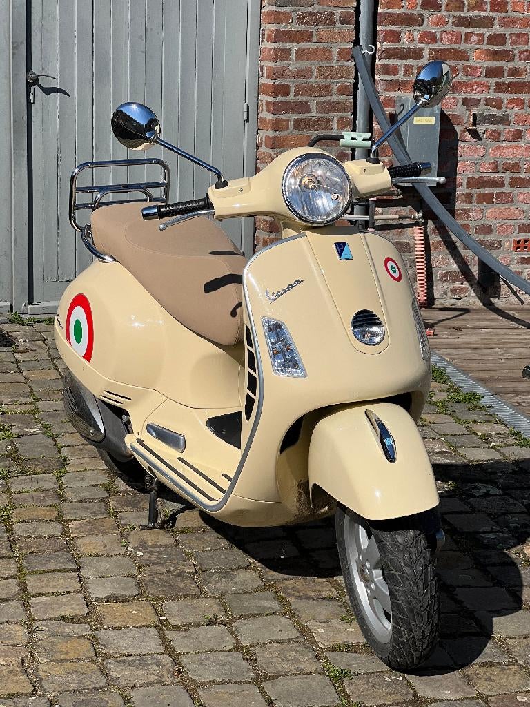 Prachtige Vespa GTS125 + bijpassende helm, Motoren, Particulier, 125 cc, Overig