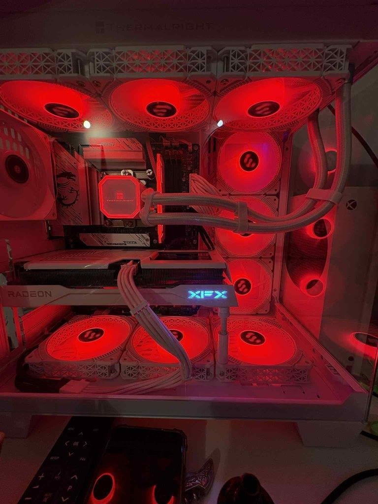 Pc gamer full blanc, Consoles de jeu & Jeux vidéo, Online, 1 joueur, Aventure et Action, Comme neuf