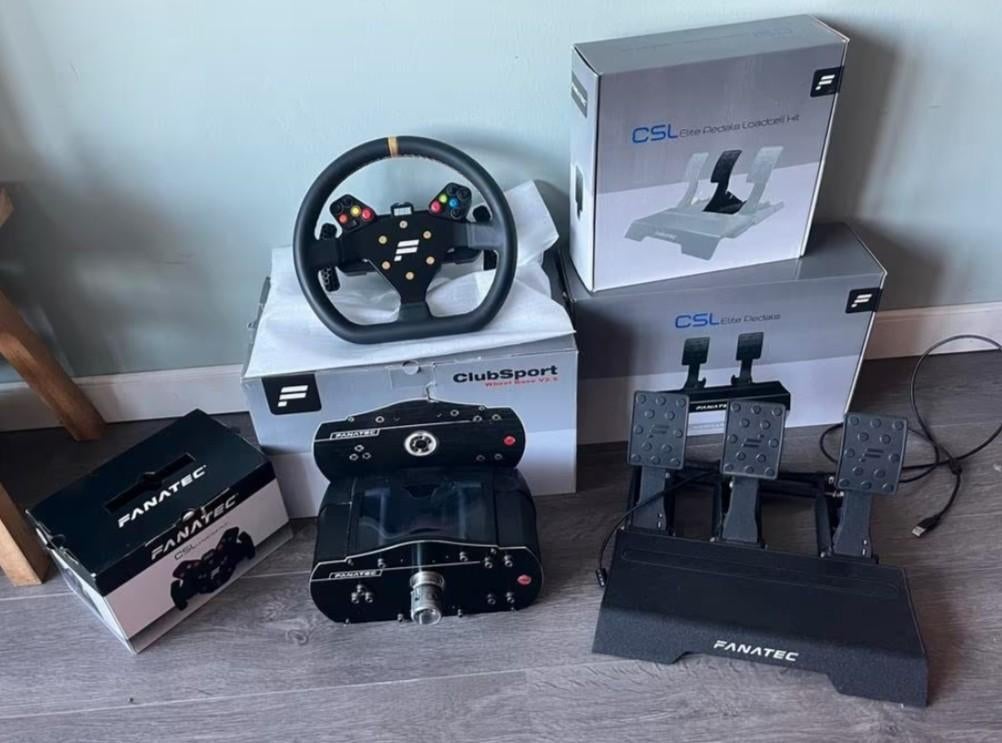 Fanatec ClubSport V2.5 + R300 V2 Stuur + Loadcell Pedalen, Ophalen of Verzenden, Zo goed als nieuw, Stuurtje of Sportattribuut
