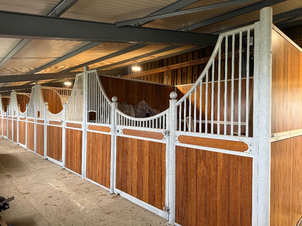 5 boxes - Quasi neuf 2023