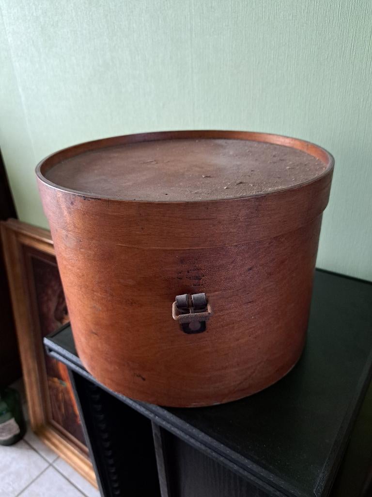 Ancienne boîte à chapeaux en bois, Antiquités & Art, Enlèvement