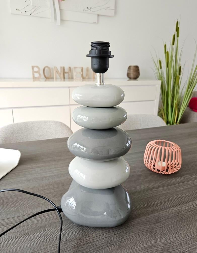 Jolie lampe à galets, Enlèvement, Comme neuf