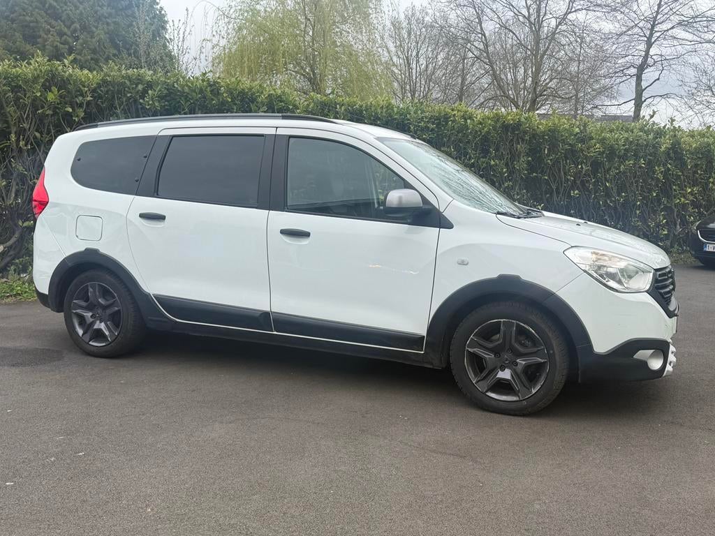 Dacia lodgy , 210000 km, diesel 1.6, Auto's, Voorwielaandrijving, 4 cilinders, 1600 cc, 5 deurs