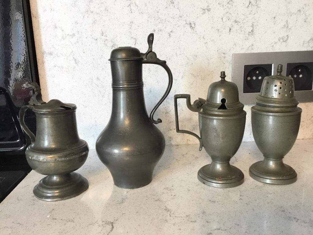 Moutardier ,salière ,carafe  Très ancien ensemble en étain, Antiquités & Art, Antiquités | Services (vaisselle) pièces, Enlèvement ou Envoi