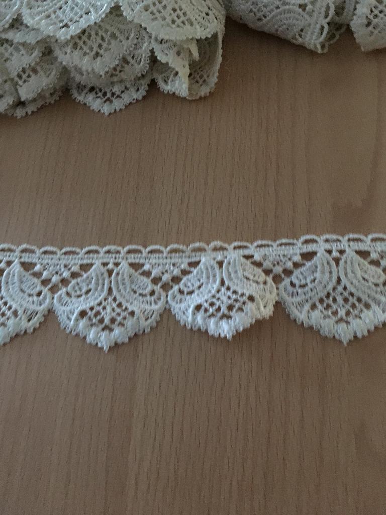 4 coupons kant van 4 cm breed - perfecte staat, Hobby en Vrije tijd, Naaien en Fournituren, Zo goed als nieuw, Kant, Ophalen of Verzenden