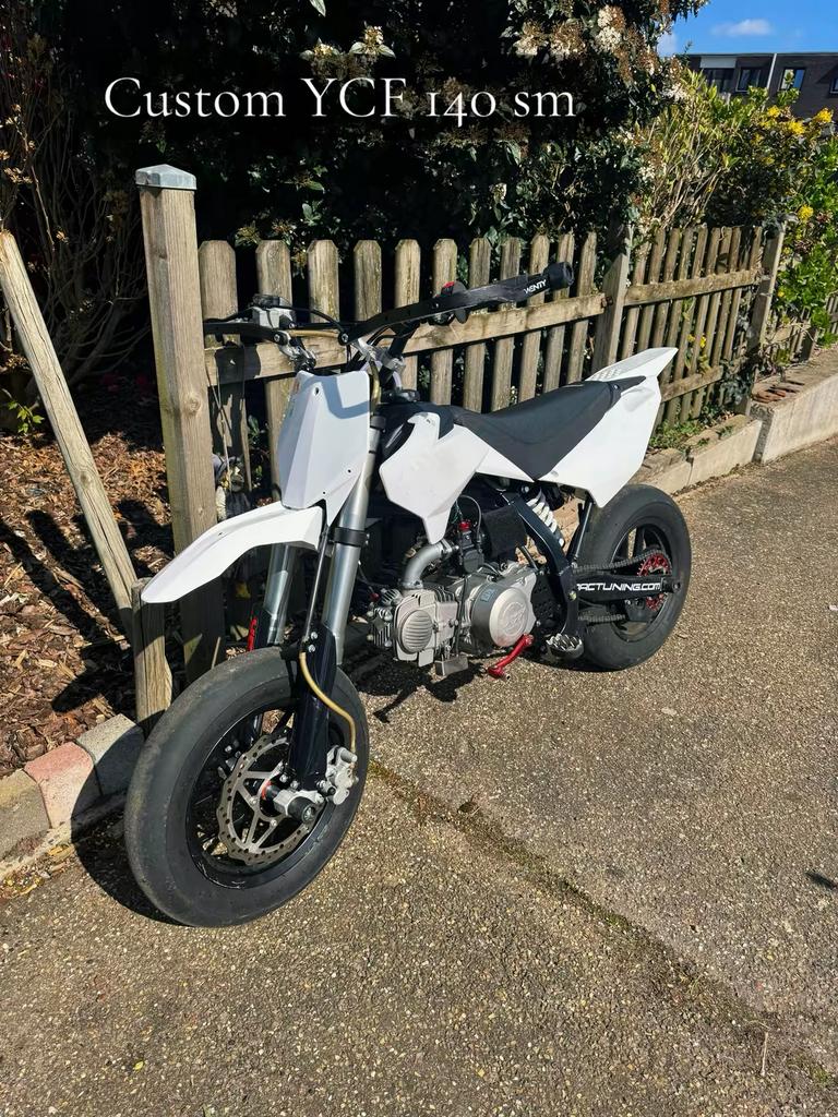 YCF 140 SM PERSONNALISÉ, Vélos & Vélomoteurs, Mini Bikes, Midi Bikes & Pit Bikes, Enlèvement, Utilisé, 140 cm³, Pit Bike