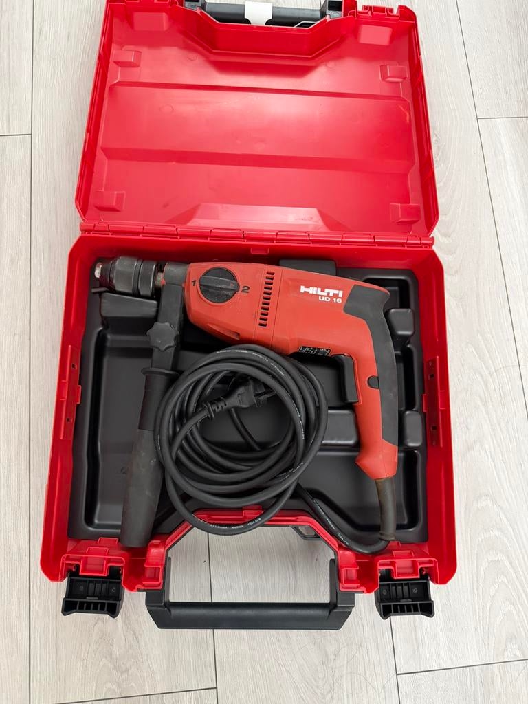 Hilti, Doe-het-zelf en Bouw, Gereedschap | Boormachines, Ophalen, Zo goed als nieuw, Boormachine