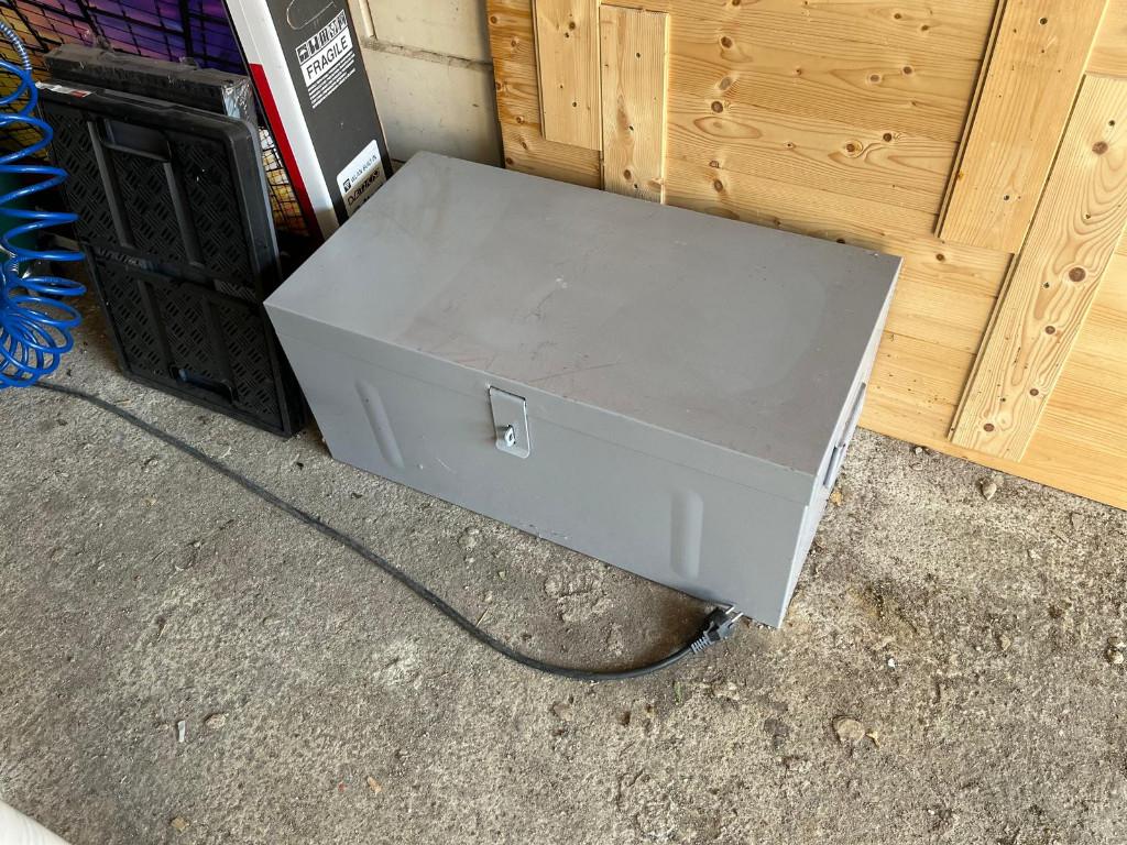 Metaal kist, Ophalen, Zo goed als nieuw, IJzer