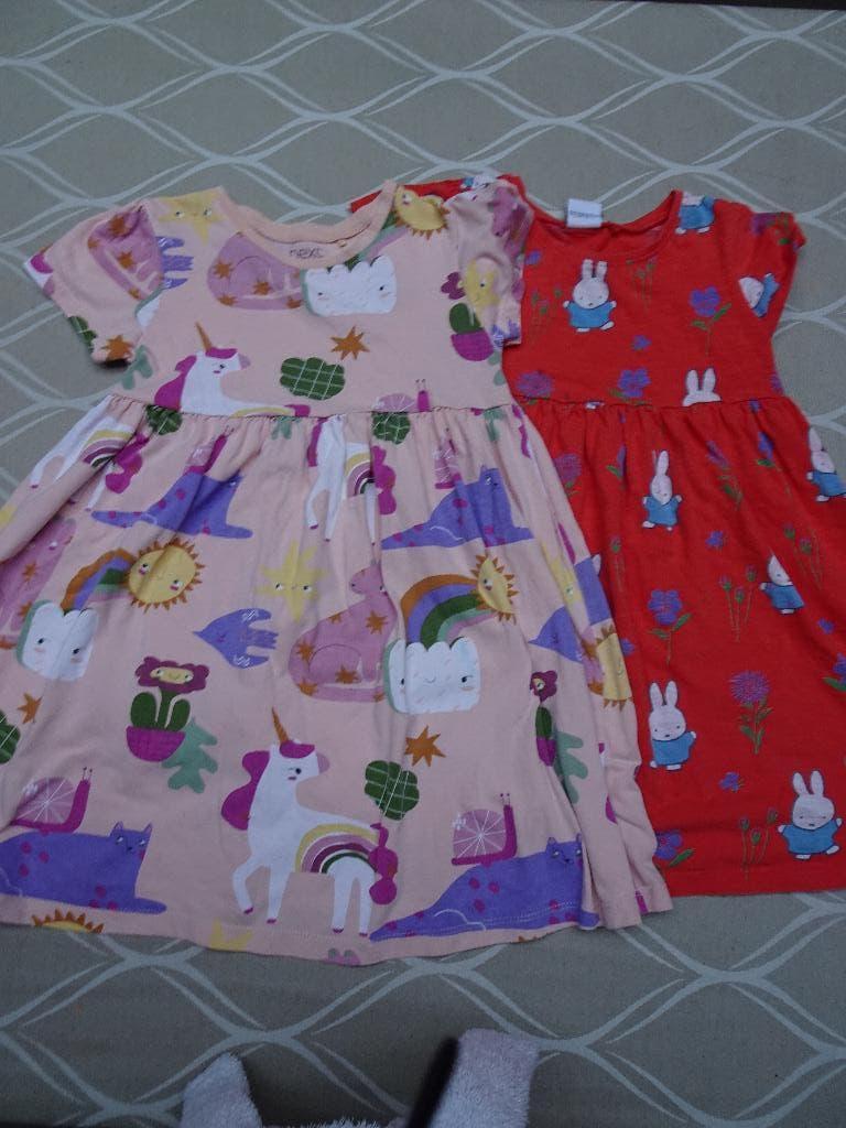 2 jurkjes met korte mouwen – Next – Maat 116, Enfants & Bébés, Vêtements enfant | Taille 116, Comme neuf, Fille, Robe ou Jupe
