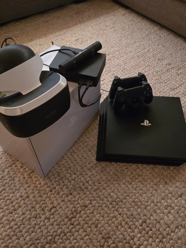 Perfect inorde ps4 pro! Inclusief vr set met camera en games, Games en Spelcomputers, Ophalen, Zo goed als nieuw, VR-bril, Sony PlayStation