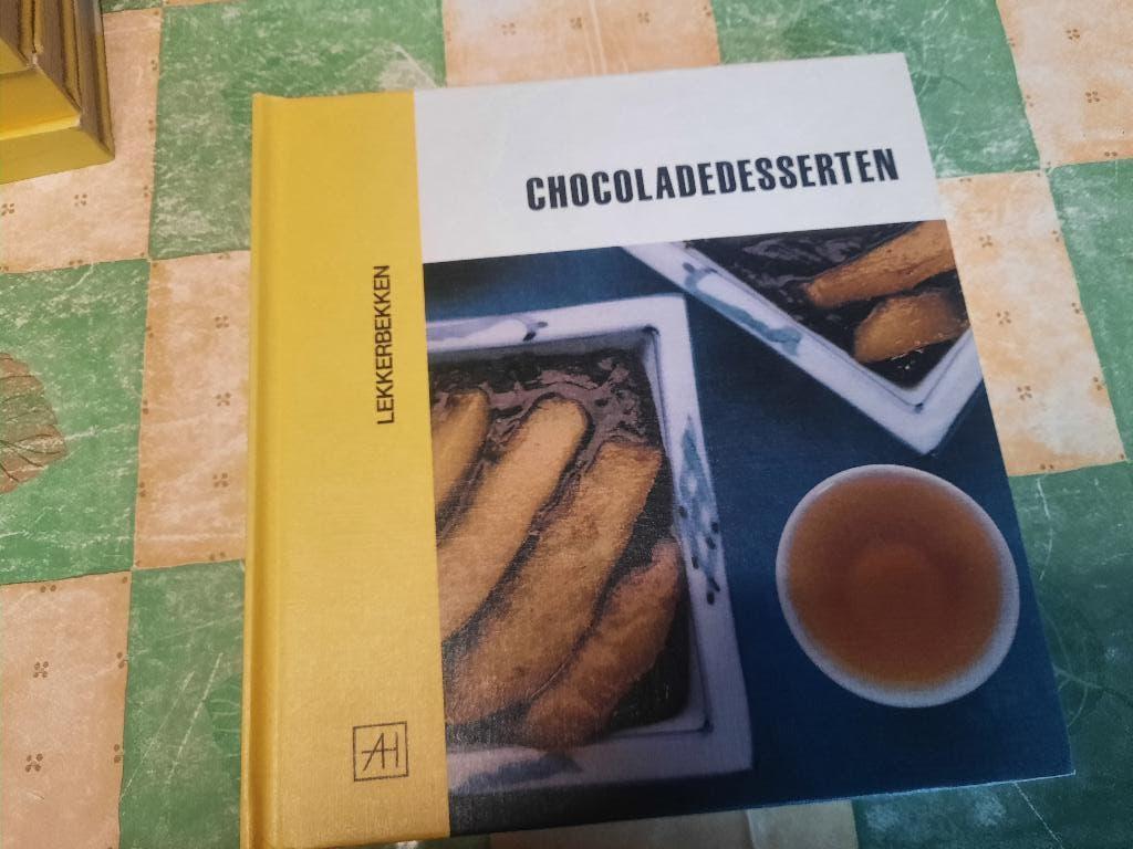 chocoladedesserten vintage kookboek van artis historia, Ophalen of Verzenden