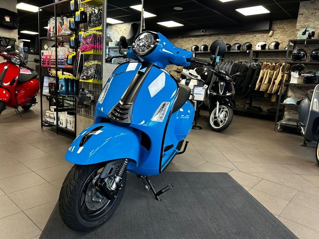 Vespa GTS 310 All Black Super Sport