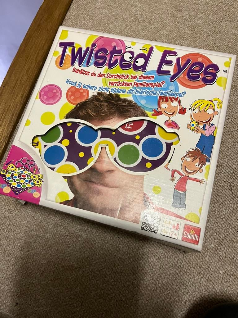 Twisted eyes hilarisch spel : pictionary, Drie of vier spelers, Ophalen of Verzenden, Zo goed als nieuw