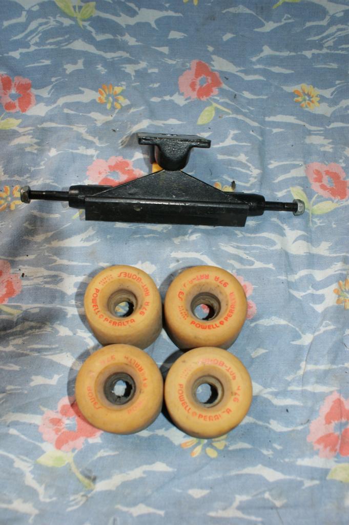 Skateboard Powell Peralta wheels + amateur truck, Ophalen of Verzenden, Gebruikt, Skateboard