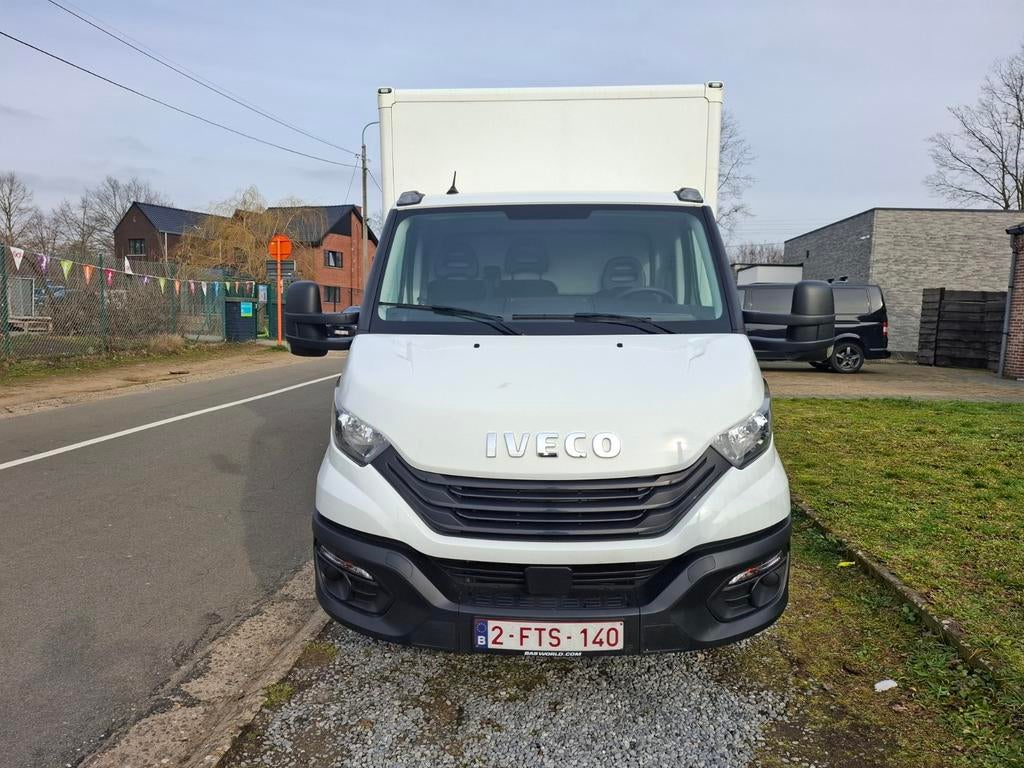 Camion fourgon Iveco Daily 35S14 160PK + hayon élévateur 20m, Achat, Euro 6, Boîte manuelle, Noir