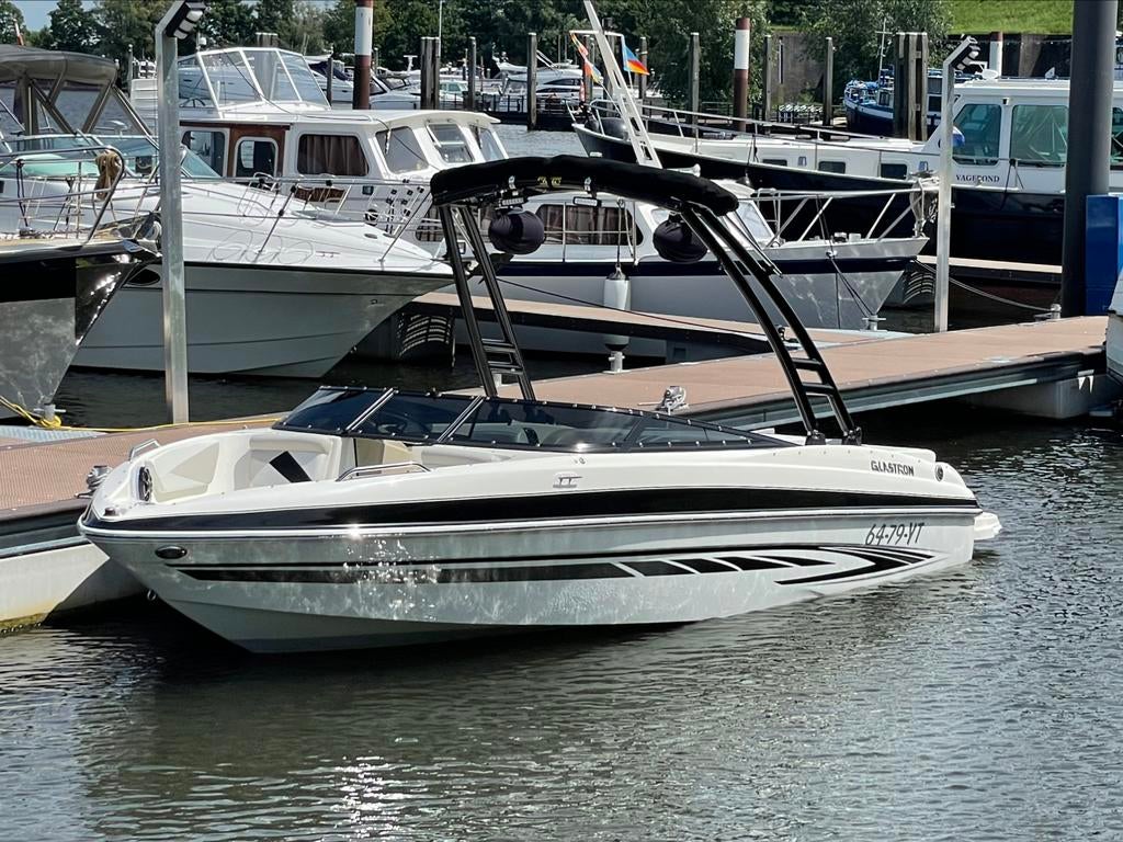Te koop mooie glastron 205GT 350pk V8 plus trailer, Watersport en Boten, Speedboten, Zo goed als nieuw, 6 meter of meer, Benzine
