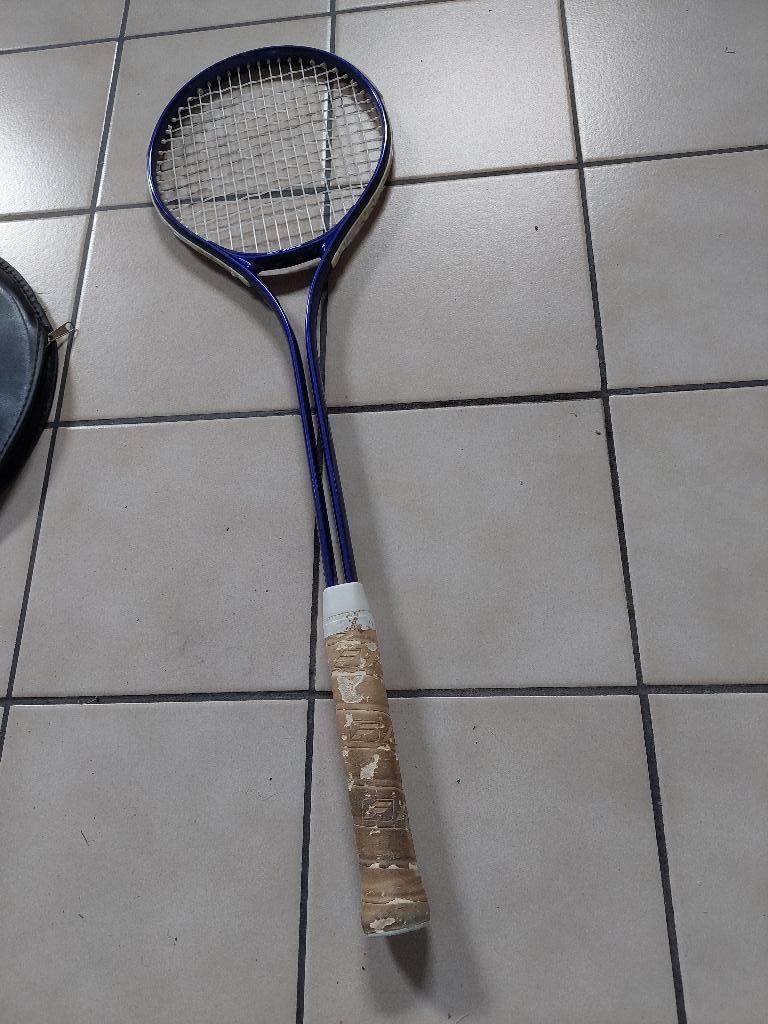 Squash racket, Sport en Fitness, Squash, Ophalen of Verzenden, Gebruikt, Racket, Met hoes