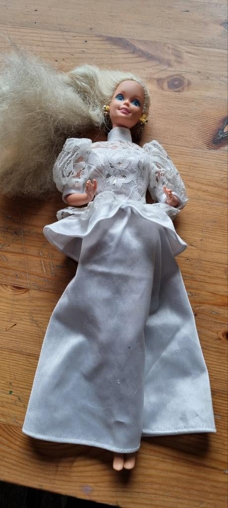 Barbie pop met bruidskleed en oorbellen.Mattel 1966, Verzamelen, Poppen, Ophalen, Pop