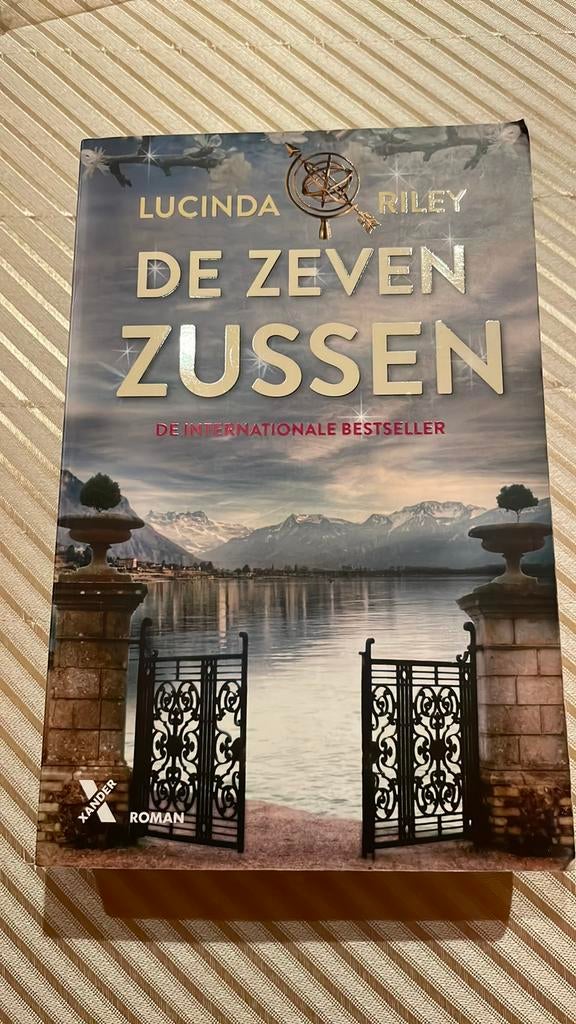 Lucinda Riley - De zeven zussen, Ophalen of Verzenden, Zo goed als nieuw, België