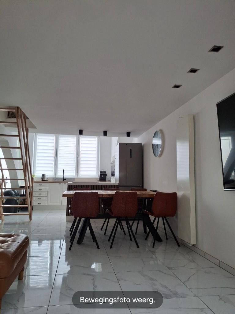 Dakappartement volledig gerenoveerd!, Tot 200 m², Bovenwoning, 2 kamers, 68 m²