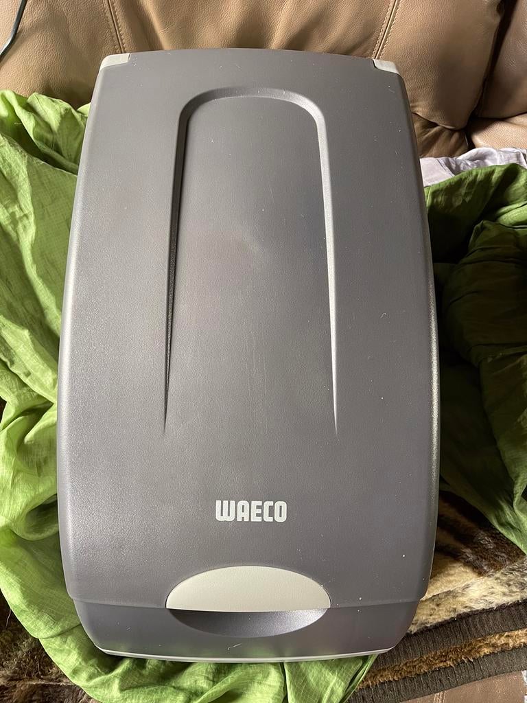 Koelbox WAECO 12 volt voor in de wagen, Ophalen, Zo goed als nieuw, Koelbox