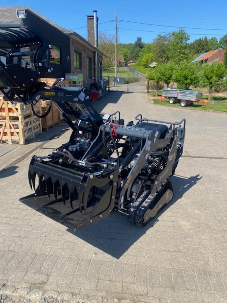 paardenstallen uitmesten de oplossing met deze machine, Mise à l'étable, 4 chevaux ou poneys ou plus