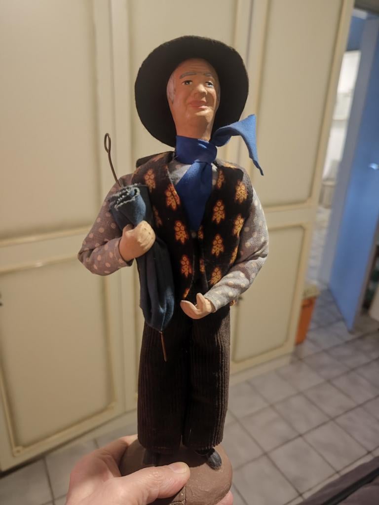 Lot 3 caisses de santons habillés à Farciennes, Collections